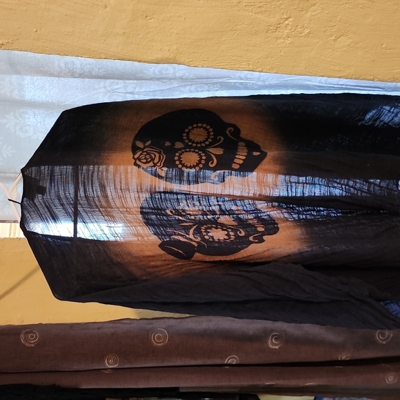 New Upcycled Bleach Stencil Vintage Thread Cotton Dia de las Muerte Shawl - Picture 2 of 5